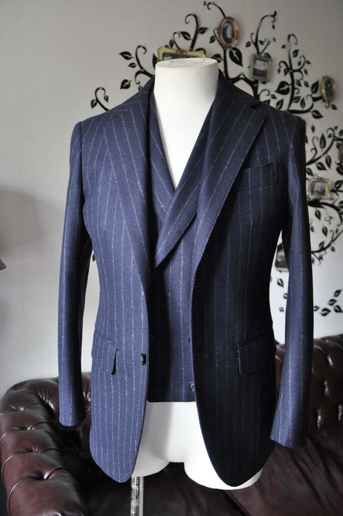 ルイジボレッリ フランネルネイビーストライプスーツ サイズ50