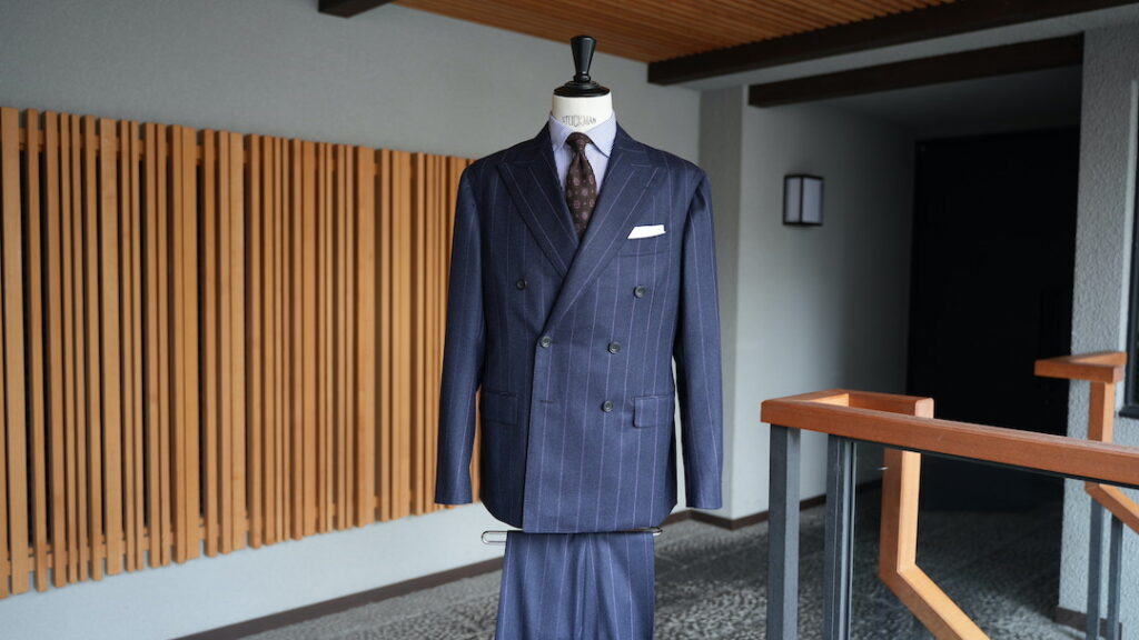 オーダースーツの紹介-DRAPPERS ネイビーストライプダブルスーツ