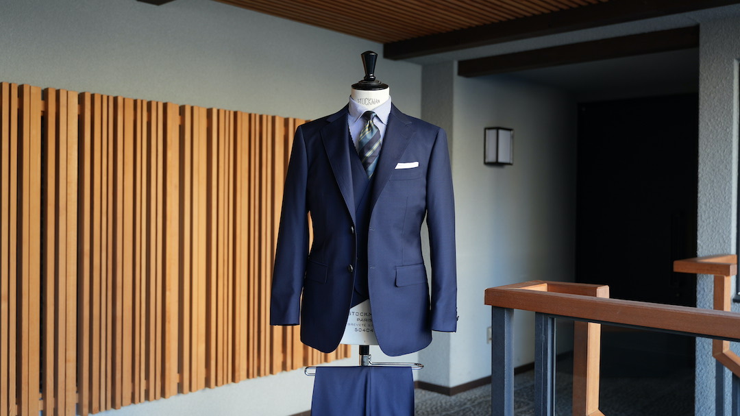 【Zegna】オーダー スリーピーススーツ オーダースーツの紹介-Ermenegildo Zegna Traveller 無地ネイビー